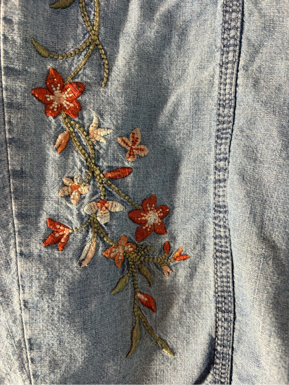 St. John’s Bay Embroidered Chambray Bermuda Shorts Women’s Size 12 Floral - Picture 4 of 9